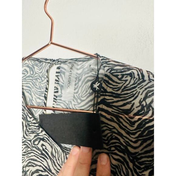 ONE TEASPOON Black White Interfere Ruffle Long Sleeve Party Top NWT Size Small - Picture 6 of 10